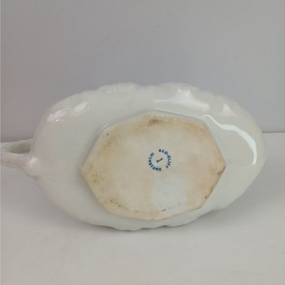 Red-Cliff Ironstone White Gravy Boat Planter Flower Vase Raised Leaf Pattern - Picture 7 of 9